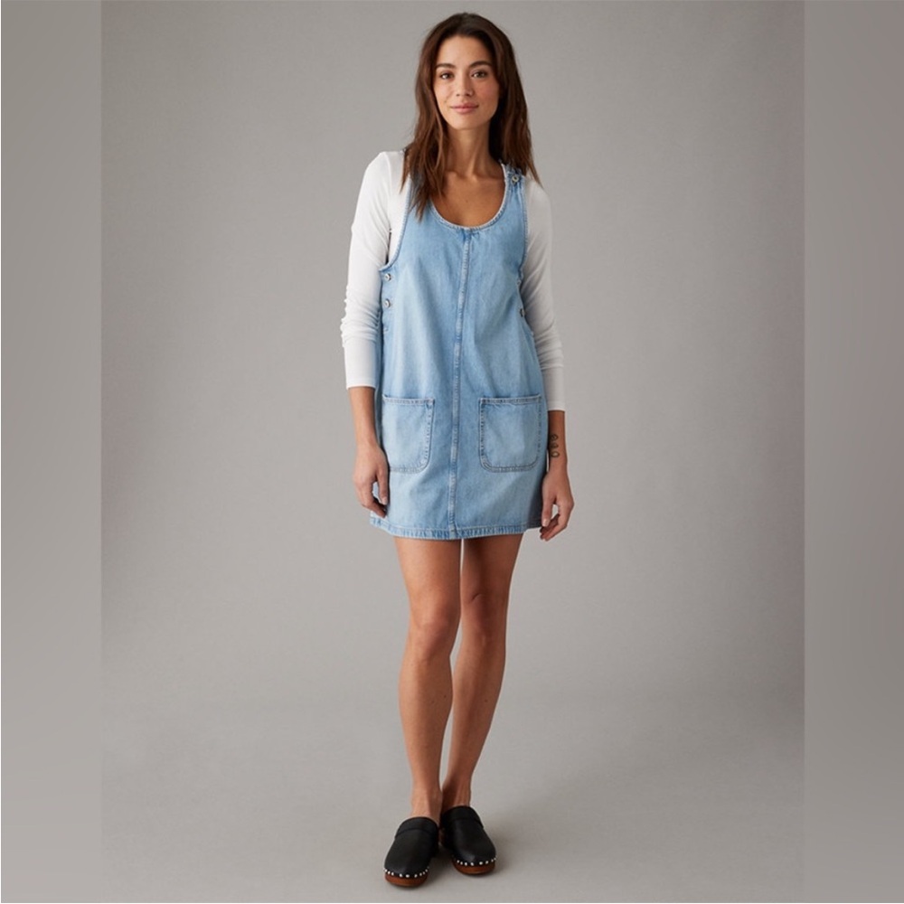 NWT! American Eagle Women’s Light Wash Denim Pinafore Dress, Size Small